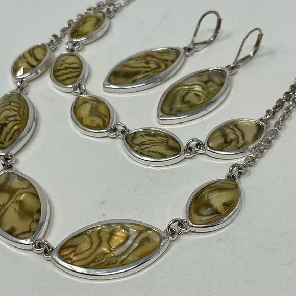 Vintage Gloria Vanderbilt necklace and earring set. - Picture 7 of 10